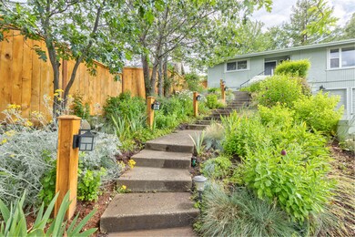 1701 NE Beverly Dr, Grants Pass, OR 97526 - photo 2