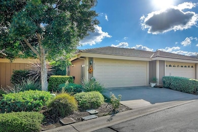 8539 Circle r Valley Ln, Escondido, CA 92026 - photo 2