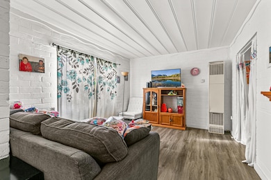 1048 W 13th St, Medford, OR 97501 - photo 4