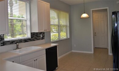 Big windows in this end unit brightens the breakfa