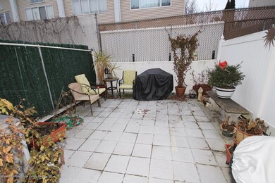 81 Sandywood Ln, Staten Island, NY 10309 - photo 3