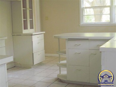 1916 SW Warner Ct, Topeka, KS 66604 - photo 5