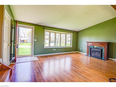 Welcome Home! Spacious living room with vaulted ce