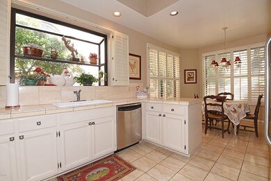 Eat-in Kitchen w/Garden Window