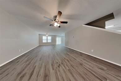 12522 Sterlingstone Dr, Houston, TX 77066 - photo 3