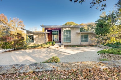 586 Natchez Bend Rd, Nashville, TN 37221 - photo 2