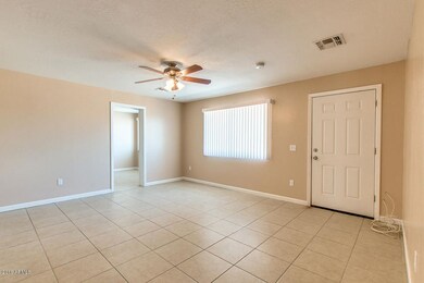 04-Paseo Front Room