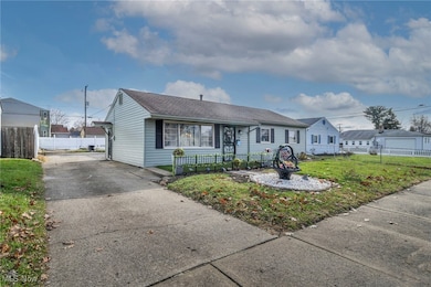 2208 Willowrow Ave NE, Canton, OH 44705 - photo 5