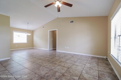 002-photo-living-room-8322642