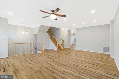 1707 Stuart Pointe Ln, Herndon, VA 20170 - photo 3