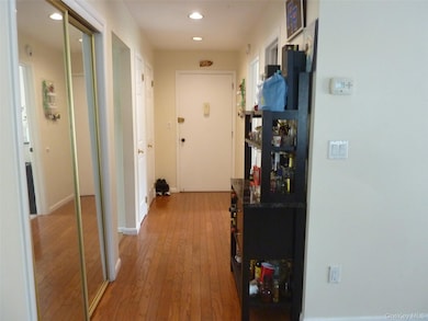 143 Parkside Dr unit 143, Suffern, NY 10901 - photo 2