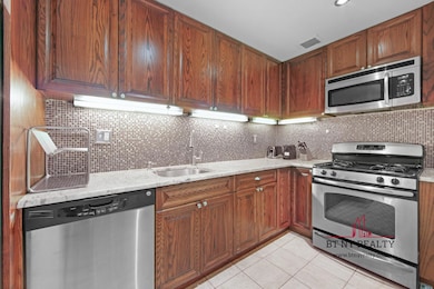 216 E 47th St unit 4A, New York, NY 10017 - photo 5