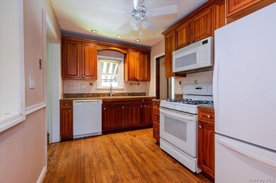715 Iris St, Franklin Square, NY 11010 - photo 7