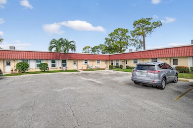 676 Laconia Cr unit B, Lake Worth, FL 33467 - photo 3