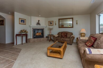 004_Living Room