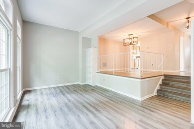 2539 Windbreak Dr, Alexandria, VA 22306 - photo 5