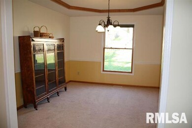 3212 Fieldcrest Dr, Davenport, IA 52806 - photo 4