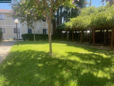 1140 Detroit Ave unit 14, Concord, CA 94520 - photo 2