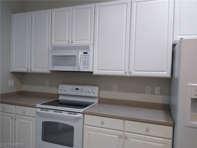 Large kitchen with lots of counter space and cabin