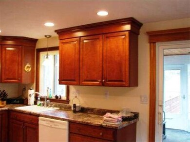 10 Blossom Dr, Billerica, MA 01821 - photo 2