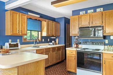 277 Chestnut Hill Dr, the Hideout, PA 18436 - photo 5