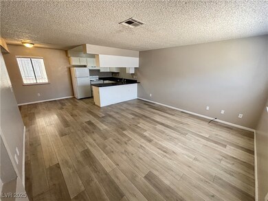 6940 Hopkins Dr unit D, Las Vegas, NV 89156 - photo 4