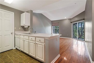 Kitchen (view 2)