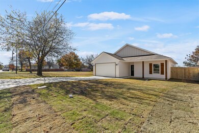 1927 N Wilhite St, Cleburne, TX 76031 - photo 3