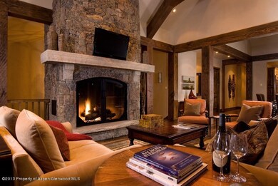 12203_aa1_living_room_bbcbcs_0