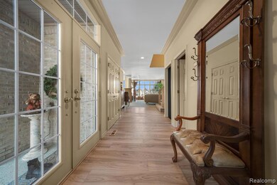 Wide foyer entrance- newer flooring