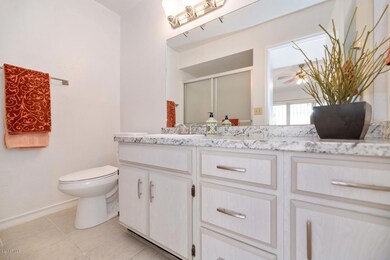 4324 N 28th Way-large-015-022-Master Bed