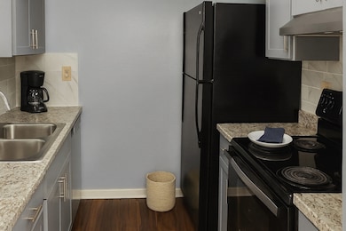 8433 Hearth Dr unit 35, Houston, TX 77054 - photo 2