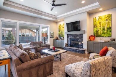 07-Gas Fireplace & Built-ins