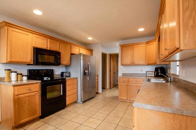 Charlie 690 W Danielle St-5