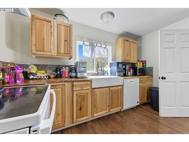 55 W 6th St, Coquille, OR 97423 - photo 7