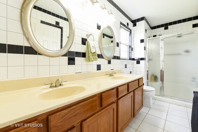 305 Buckingham Cir unit C, Elgin, IL 60120 - photo 6