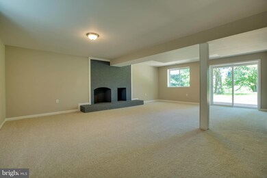 13805 Lewisdale Rd, Clarksburg, MD 20871 - photo 4