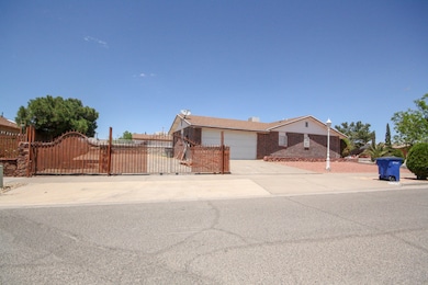 1751 Glen Campbell Dr, El Paso, TX 79936 - photo 4