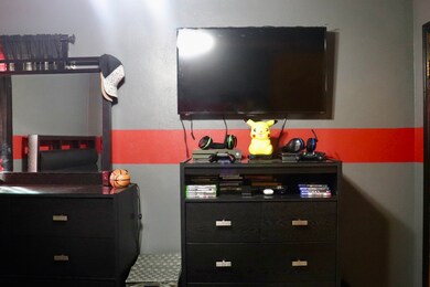 1057 N Berwick Blvd, Waukegan, IL 60085 - photo 2