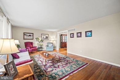 309 Saybrook Rd, Villanova, PA 19085 - photo 2