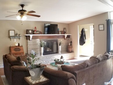 1520 Broadview Dr, Bettendorf, IA 52722 - photo 3