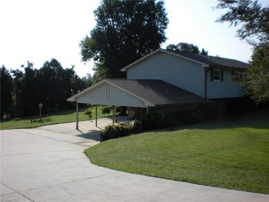 4905 Newkirk Dr, Greensboro, NC 27407 - photo 2