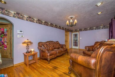 2520 E Grand Ave, Des Moines, IA 50317 - photo 3