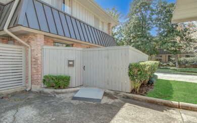 Private entry to your outdoor retreat!  Mail is de