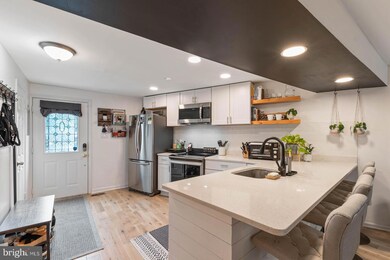 11927 Redtree Way, Reston, VA 20194 - photo 4