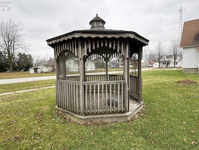 527 N Locust St, Oak Harbor, OH 43449 - photo 4