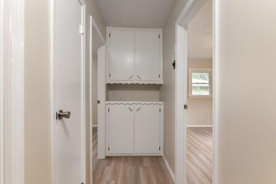 814 N Belview-23