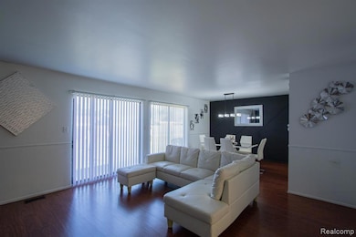 38684 Meadowlawn St, Wayne, MI 48184 - photo 4