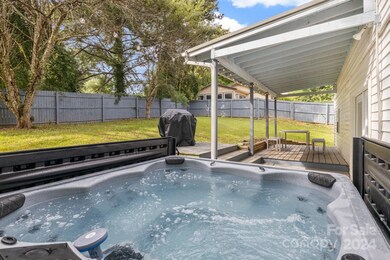 209 Scottlynn Dr, Asheville, NC 28806 - photo 3