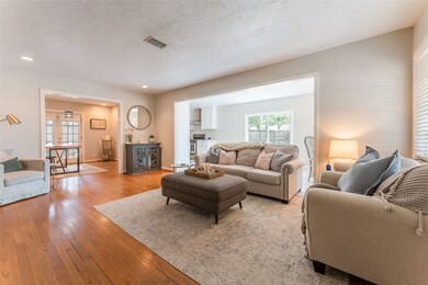 1087 Lamonte Ln, Houston, TX 77018 - photo 3